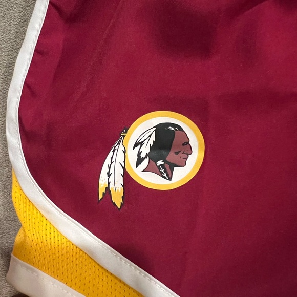 Nike Women’s XS running athletic shorts Washington redskins ( commanders) logo - Picture 5 of 5